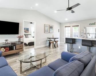 Comfortable #Staycay Close to Everything In Dallas - Dallas - Olohuone