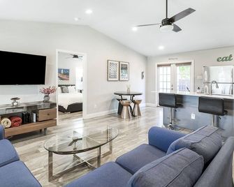 Comfortable #Staycay Close to Everything In Dallas - דאלאס - סלון