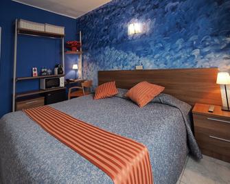 Hotel Montserrat - Sitges - Schlafzimmer