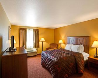 Rodeway Inn & Suites - Phillipsburg - Bedroom