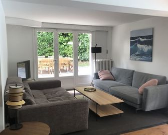 Architect villa 8-10 people ROYAN, heated swimming pool, garden, near the beach - Royan - Living room