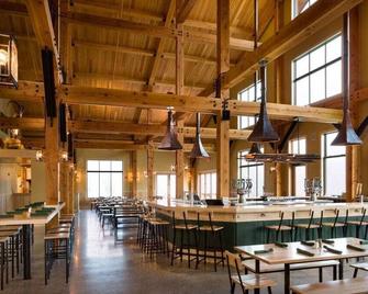 Magnificent 2 story / 3 bedroom Villa in Stowe, VT on Trapp property. Sleeps 6-8 - 斯托（佛蒙特州） - 酒吧