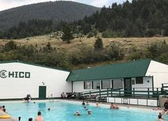 Montana studio getaway. 5 minutes to the Yellowstone river - Livingston - Pool