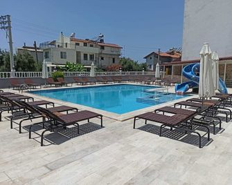 Moonstar Hotel - Soğucak - Piscina