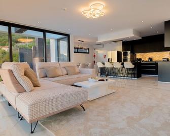 Villa Luxe by Atlantic Holiday - Ribeira Brava - Living room