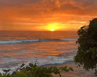 Oceanfront Banyan Tree 200 in Kailua Kona, 2BR, 2BA, perfect for 4 guests. - Hōlualoa - Jadalnia