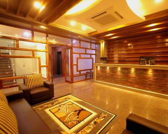 Country Club Lee Crysstal - Covelong - Recepción