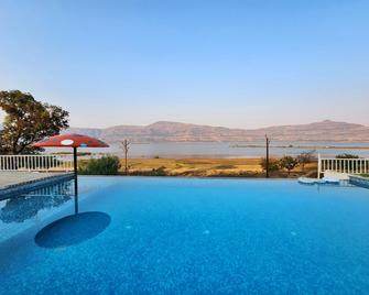 Blu Water Resort Malshej - Junnar - Piscina
