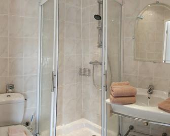 Auberge Du Grand Chene - Sillans-la-Cascade - Bathroom