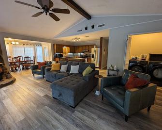 Discover seclusion at Road's End Retreat, a 2-bed, 2-bath sanctuary. - Pine Bluff