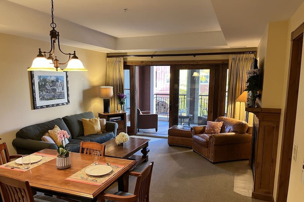 Great Location at base of Mt! Sleeps 4. - Crested Butte - Living room