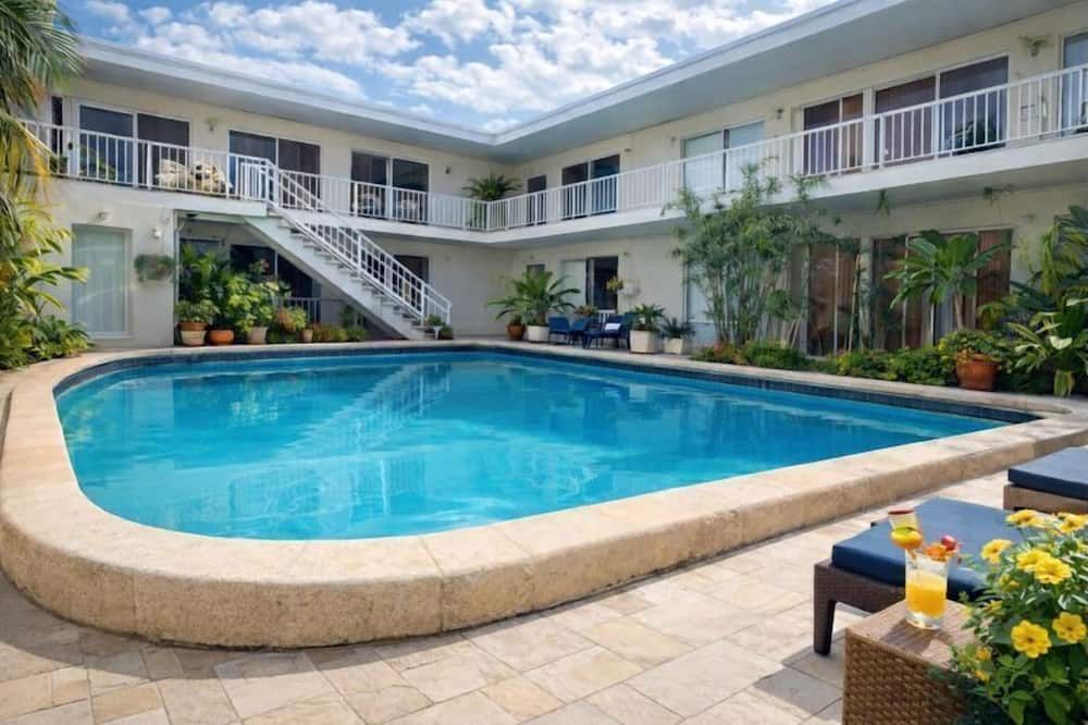 Queens Lodge Motel - ווסט פאלם ביץ' - בריכה