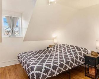 The Most Centrally Located Home In Perth! - Perth - Ložnice