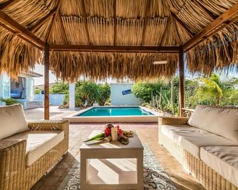Coral Estate Rentals - Sint Willibrordus - Piscina