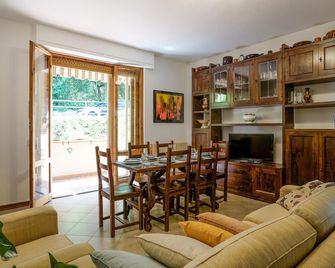 Amazing Apartment In Monteriggioni - Monteriggioni - Sala pranzo