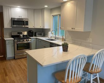 Family Cottage Close to Beach!! - Harwich - Cocina