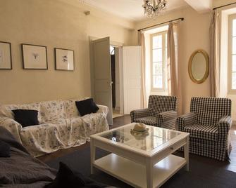 Beautiful Maison de Maitre with large garden and private pool - Miélan - Sala de estar