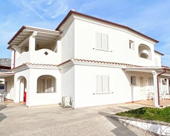 Relaxing Le Residenze del Maria Rosaria no2210 sleeps 3 persons - Orosei - Bygning