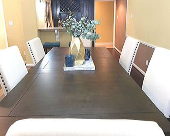 4Bdrm 2Bath 9Beds - 25mins to Downtown - Missouri City - Dining room