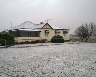 Fairbanks Guesthouse - Rural Retreat - Ballandean - Edificio