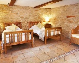The Red Lion - Swindon - Bedroom