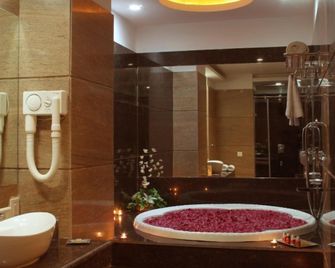 Hk Clarks Inn, Amritsar - Amritsar - Baño