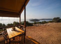 Glamping Tents and Mobile Homes Trasorka - Campsite - Veli Losinj - Patio