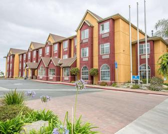 Comfort Inn & Suites of Salinas - Salinas - Bygning