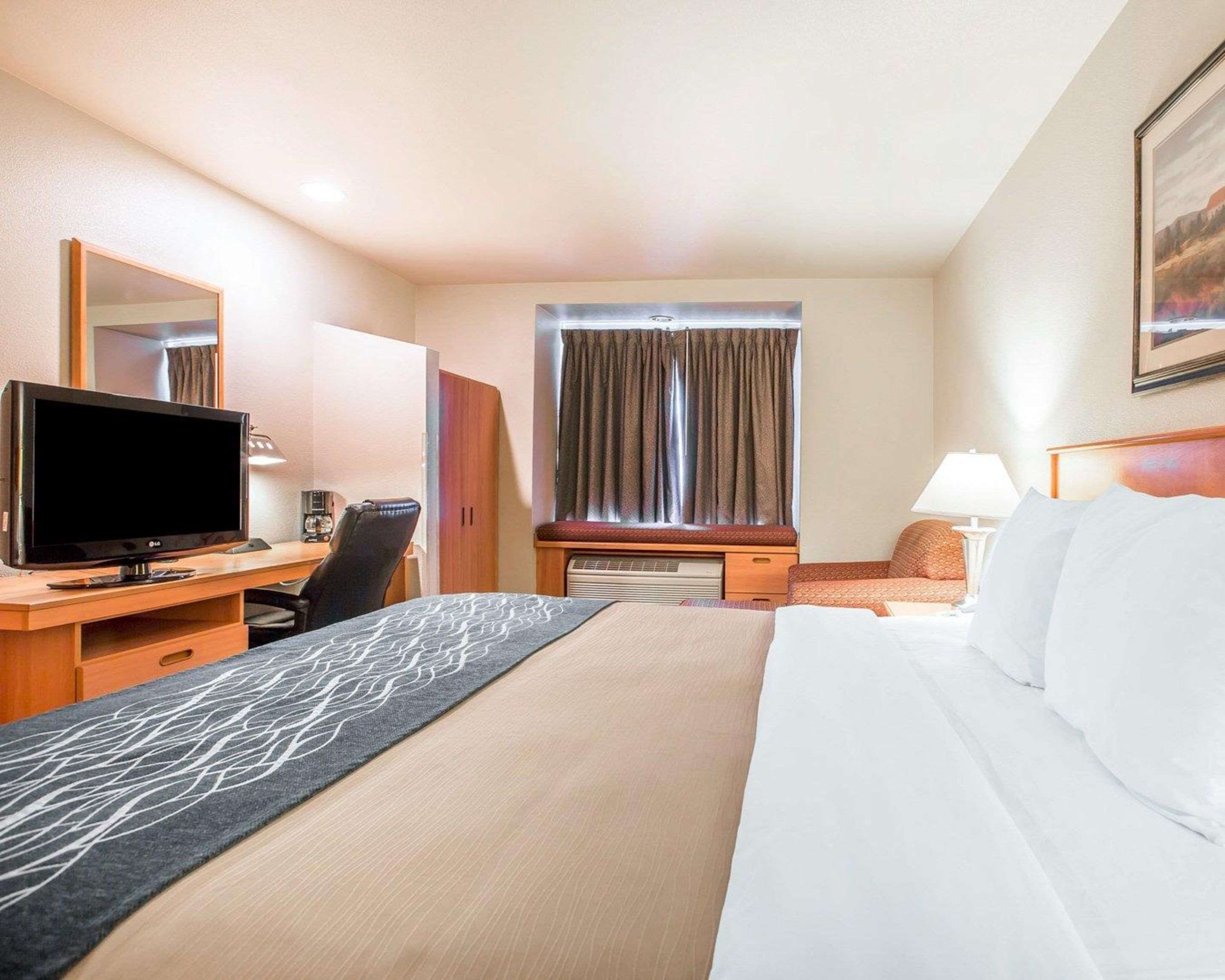 Bedroom view of Comfort Inn & Suites of Salinas