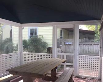 Spacious, pet-friendly 3-bedroom home - Cambridge - Patio