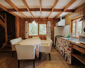 Cabañas Metreñehue - Parque Metreñehue - Pucón - Spisestue