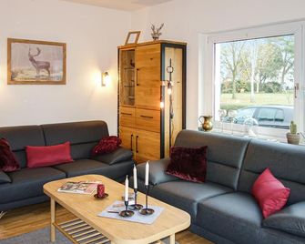 Pet Friendly Home In Müllenbach With Wifi - Müllenbach - Living room