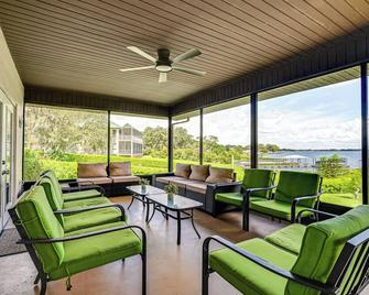 Waterfront Home with Boat Dock in Lake Placid! - Lake Placid - Lounge