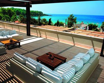 Sealife Buket Resort & Beach Hotel - Okurcalar - Balcon