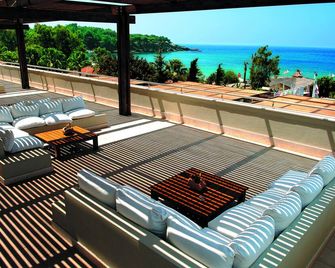 Sealife Buket Resort & Beach Hotel - אוקורצ'אלאר - מרפסת