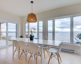 Modern Lake Champlain Villa with Spa - Venise-en-Québec - Restaurant