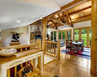Spacious Cozy Cabin w/ Deck, Private Hot Tub, Grill - Amazing In-Village Locale - Teton Village