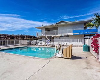 Motel 6-Needles, Ca - Needles - Pool