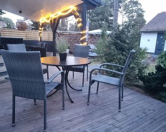 Forest bungalow 'auszeit' 2-3 pers. Wifi fireplace sauna - Borkheide - Innenhof