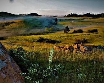 Meadowlark Mountain Ranch Retreat - Belle Fourche - Außenansicht