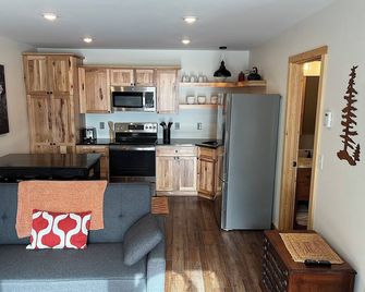 Forest Bathing. Lake Superior Views. Charming 1 bedroom apartment/suite. - Tofte - Kitchen