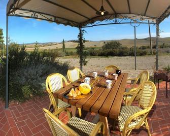 Apartment in Farmhouse in Lajatico with 3 bedrooms and 3 bathrooms - Orciatico - Balcony