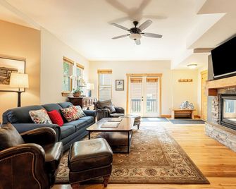 Luxury Condo in Great Location! Hot Tub, Fireplace & Year-Round Recreation! Park City Moose Lodge 7 - Park City - Living room