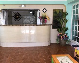 Francis Arlene - Isla Mujeres - Front desk