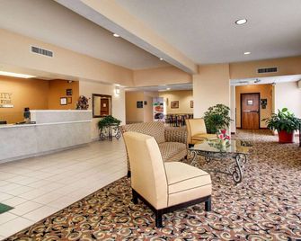 Quality Inn & Suites Hattiesburg North - Hattiesburg - Lobby