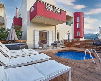 Middle Of Crete Apartment - Iraklion - Uima-allas