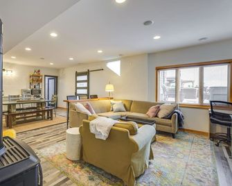 Outdoor Oasis: Luxe Flat in Mt Horeb! - Mount Horeb - Sala de estar
