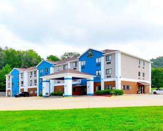 Quality Inn & Suites Caseyville - St. Louis - Caseyville - Edificio