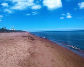Ocean Front Cottage. - St. Peters Bay - Playa