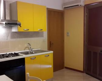 Apartment In Trapani Centre With Courtyard A 800 Mt From The Sea With Wi-Fi - Trapani - Kitchen
